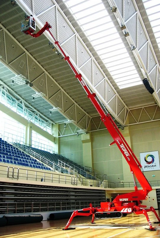 İzmir Kiralık Manlift 65 35,5 metre Örümcek Platform — Teupen LEO 36T